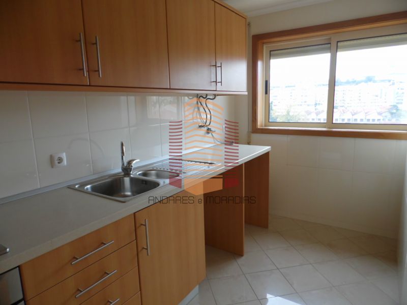 [3994/F] T0 recente em plena AV. Fernão Magalhães.