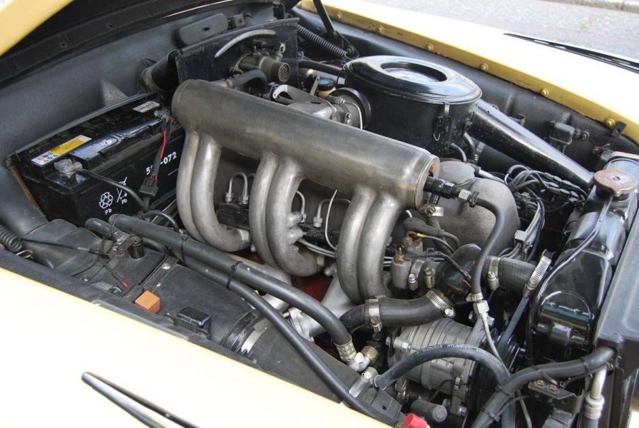 Mercedes-Benz 220SE Cabriolet Amarelo