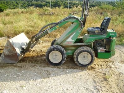 miniminicargadora avant 320