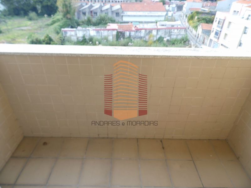 [3994/F] T0 recente em plena AV. Fernão Magalhães.