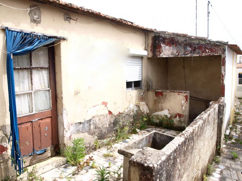 Costa de Prata moradia antiga, a precisar de obras de recuperação, com 2 quartos, cozinha, sala,  es