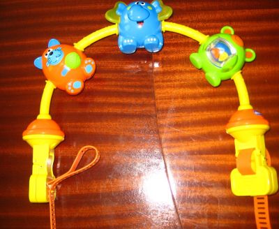 Brinquedo para colocar no carrinho de bebé  da chicco