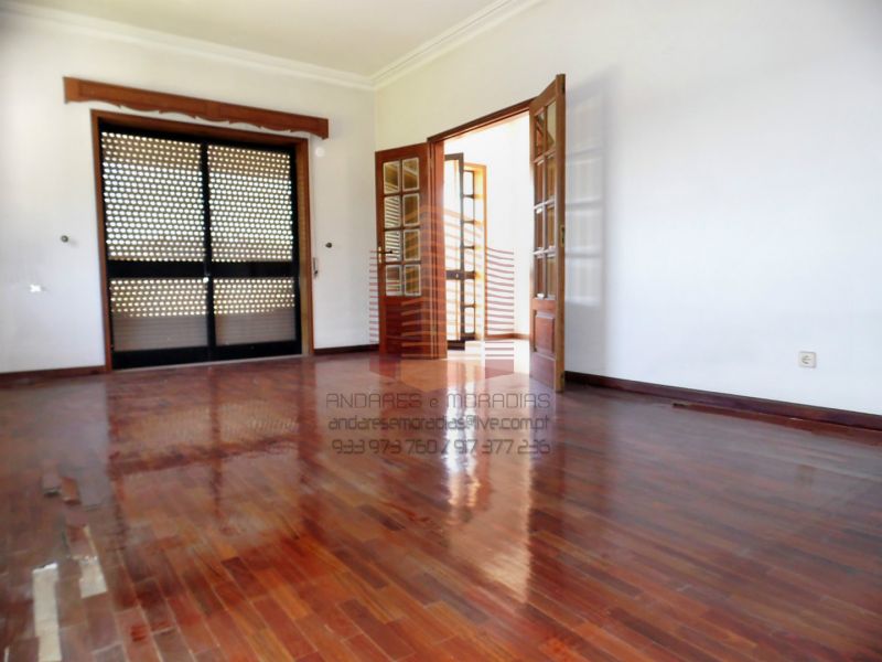 [1261F] Moradia T4 com terreno c/ 2030m2 – Retoma bancária