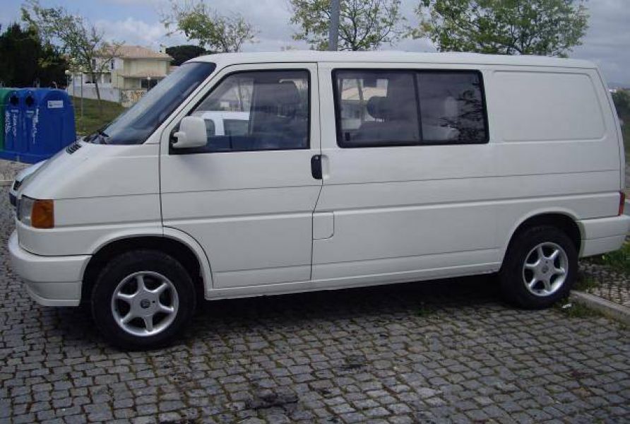 VW Transporter 2.4 D 7lugares misto