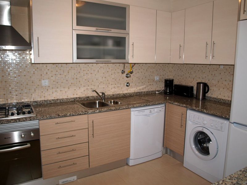 Apartamento T1, com piscina, churrasco e garagem