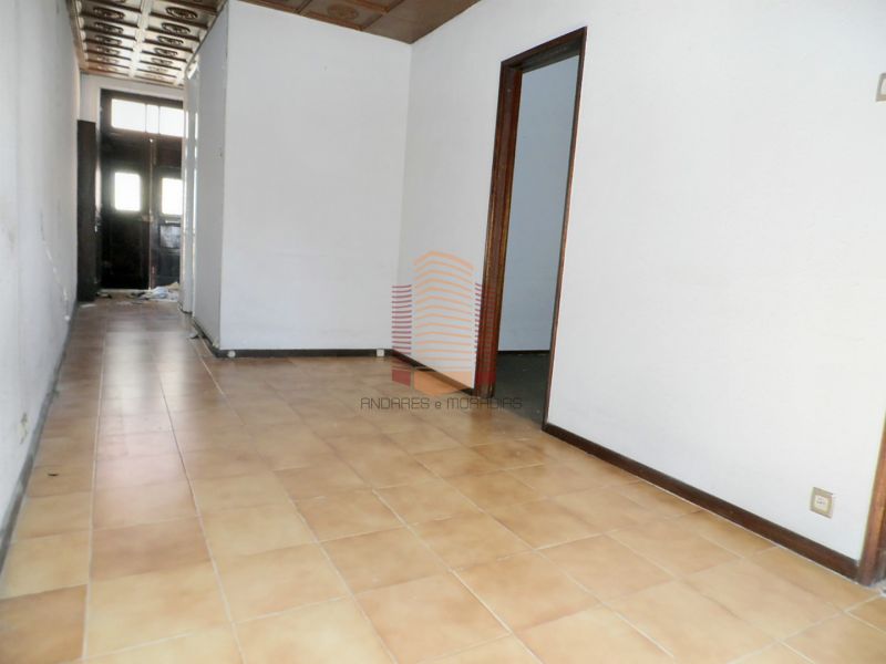 [6740] Casa térrea T2 para remodelar.