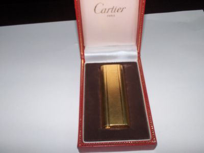 isqueiro CARTIER lacado a ouro