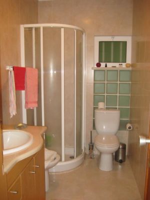 Moradia ind T3, boa oportunidade, páteo, churrasqueira, garagem. 