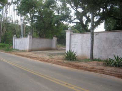 SITIO PRÓXIMO A REPRESA