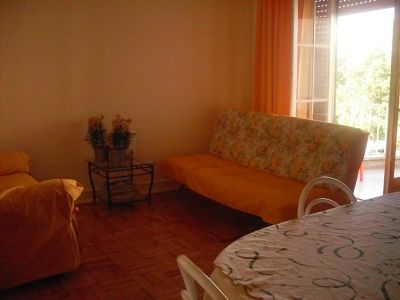 ALUGO QUARTO INDIVIDUAL PARA RAPARIGA OU SENHORA EM LISBOA (ALVALADE)