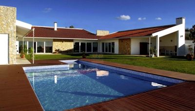Moradia de luxo com 3 quartos, piscina e jardim 