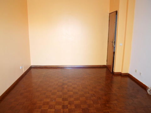 Apartamento T2 em bom estado de conservação,  Perto do centro de saude em Caldas da Rainha,  Ao nive