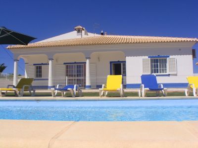 Vivenda com 6 quartos