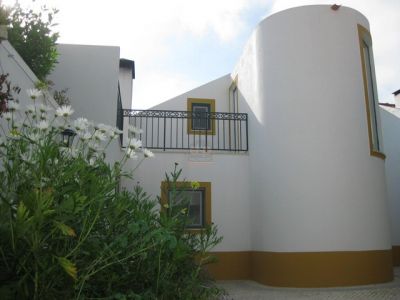 Moradia T3 com garagem, jardim e  anexo