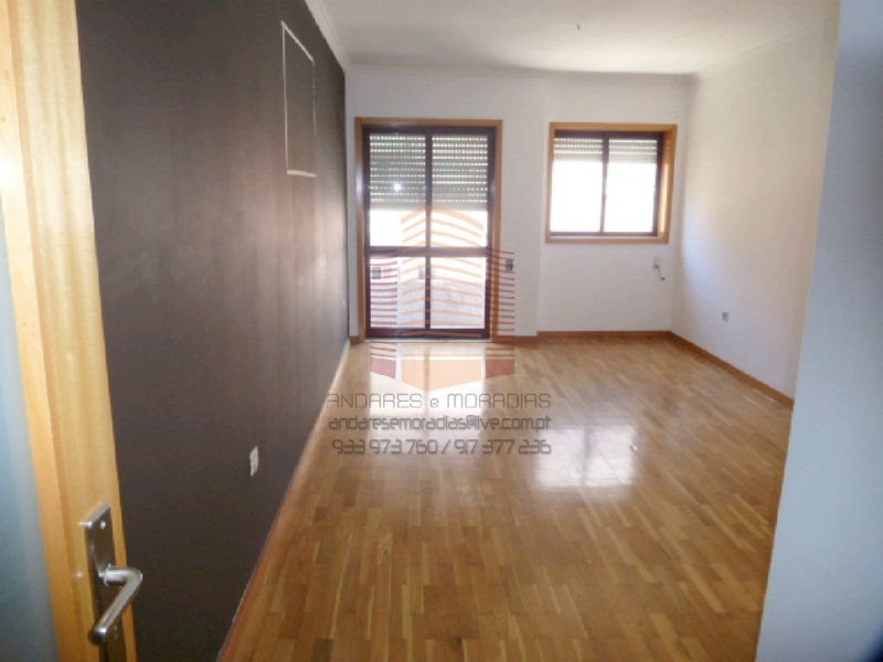 [6957] T2 à paragem de metro D. João II-  Condições da banca