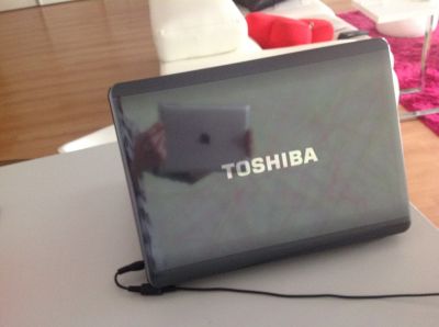 TOSHIBA A300  EM MUITO BOM ESTADO 15  - preço  300 euros