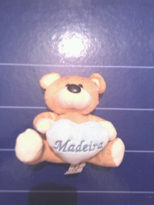 peluche ursinho com coração MADEIRA