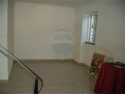 Moradia V6, box p/ 2 carros em 