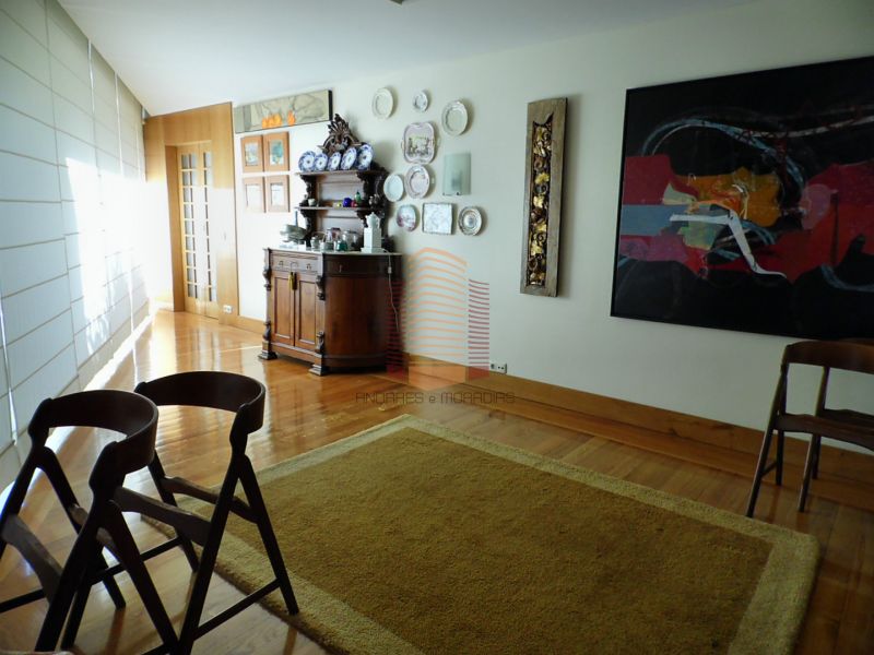 Moradia T5 junto Hospital e RTP