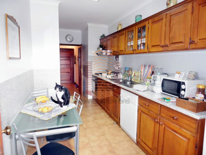 [2298/F] T3 bom estado, preço baixo à N222 – Pinheiros