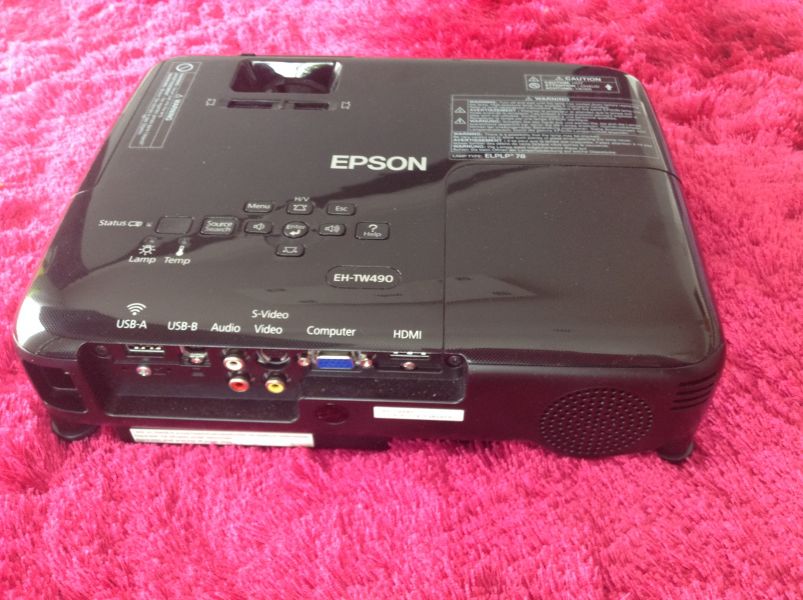 Projector epson th-w490 (ano 2014) hd ready 720 p/Poucas Horas de utilização (150 Horas)