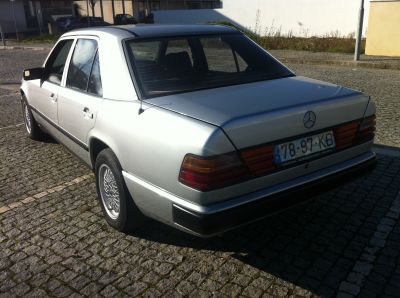 Mercedes-Benz 200D automático - 2000€