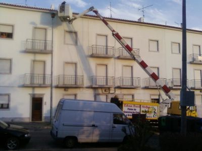 Plataforma Articulada sobre caminhão