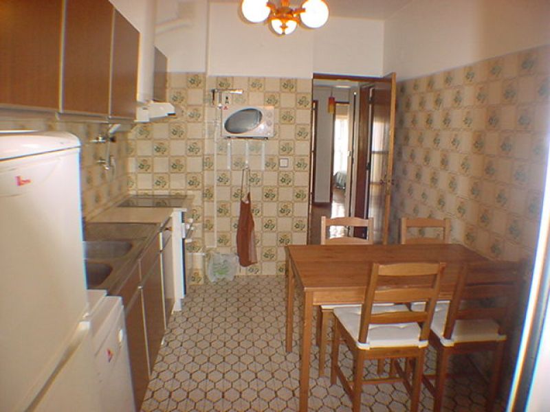 T2 mobilado, equipado, soalheiro, desafogado, zona calma e central de Carnaxide - € 550