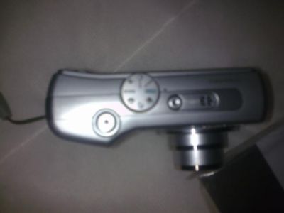 Vendo Máquina Fotográfica Samsung s750 7.2 megapixeis a pilhas‏