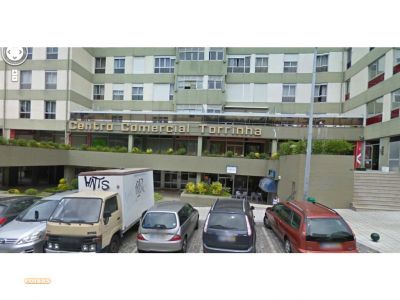 Aluga-se loja com 115m2 no centro do Porto