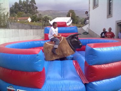 ALUGUER DE TOURO MECÂNICO SURF MECÂNICO CANHÃO DE ESPUMA