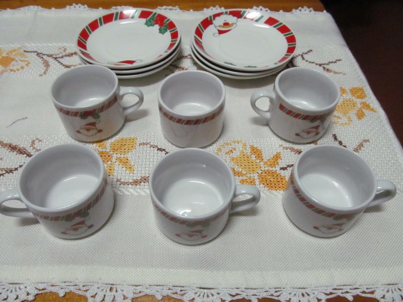 Vendo um conjunto de chávenas de café nunca foram usadas