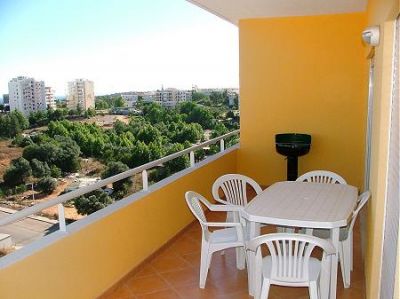 T2 NOVO E COM PISCINA PARA FÉRIAS ESPECTACULARES!