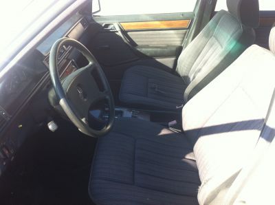 Mercedes-Benz 200D automático - 2000€