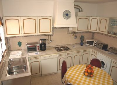 Vivenda térrea com piscina e vista mar 