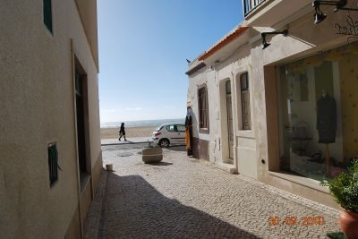 Apart. T0+1 Restaurado no centro da Nazaré a 70m da Praia