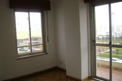 Excelente T3 pronto a habitar em prédio impecável com 2 elevadores 