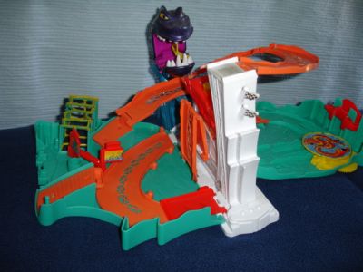 Pista Hot Wheels e carrinhos