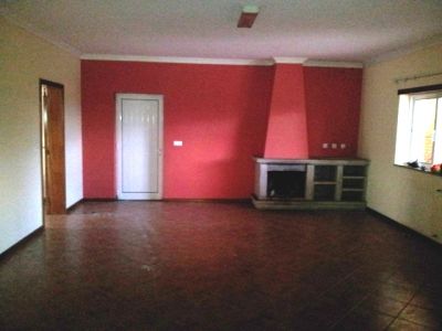 Moradia V3 com 6000m2 de Terreno Murado