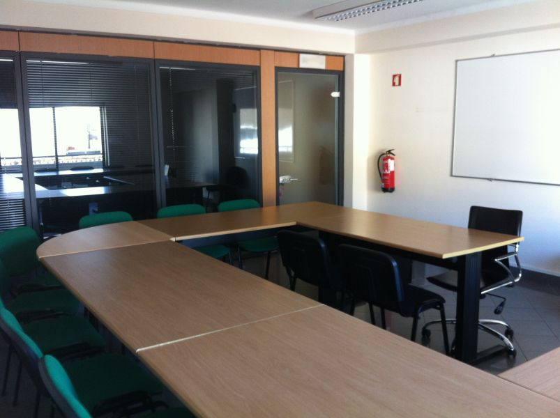 Salas de formação para aluguer em Faro - 5€/hora