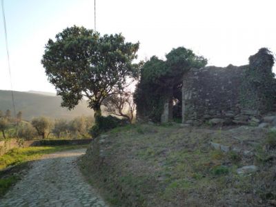 Vende-se Quintinha com Ruína 