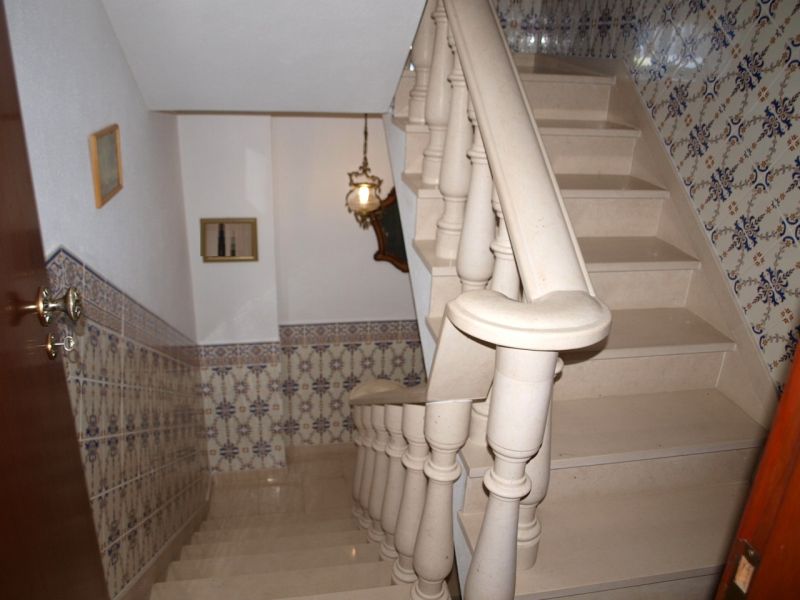 Moradia isolada com cozinha, e sala de refeições em comum, 1 Wc, sala de estar e garagem na cave 