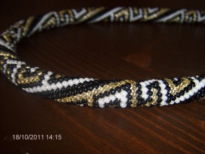 O laço dourado. COLAR, CORDÃO