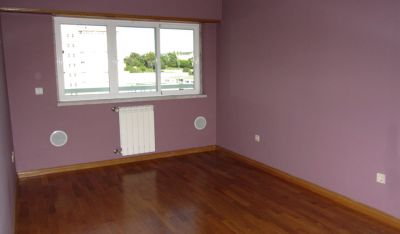 Apartamento T2 c/garagem, aquecimento central e cozinha equipada