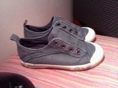 Vendo tenis da marca Benetton nº26