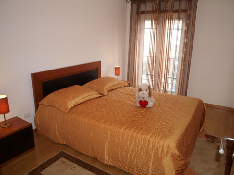 Apartamento T2 no centro da cidade com cozinha semi equipada,  sala de refeições e estar em comum,  