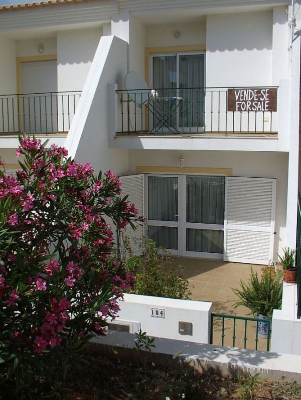 Rebaixa de preço moradia geminada a 300 m do mar-Albufeira